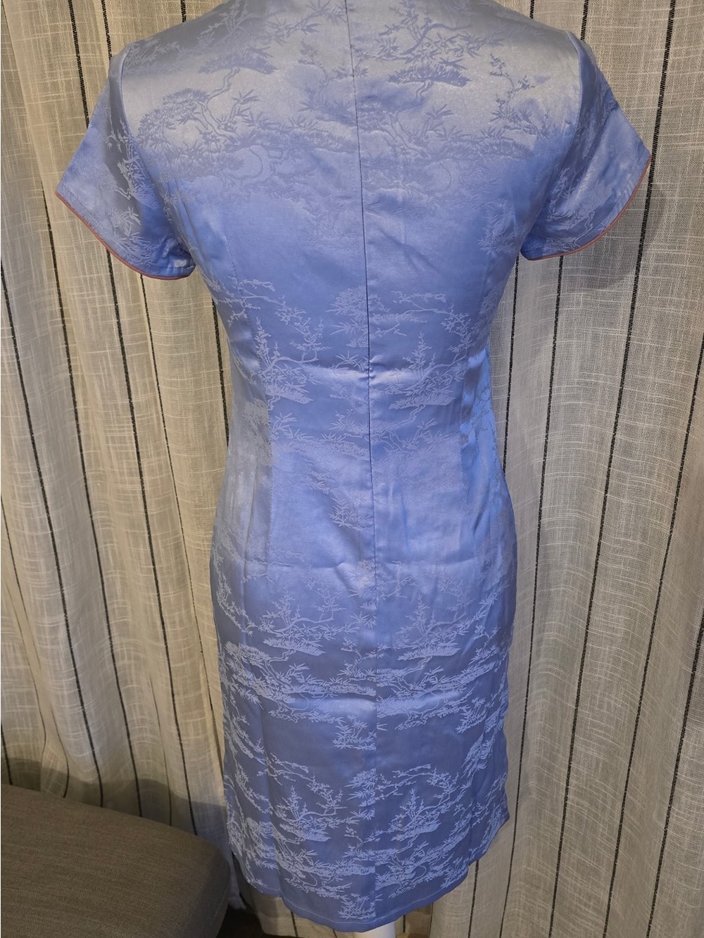 Light Blue Mandarin-Collar Midi Cheongsam Dress with Embroidered Trim - Picture 4 of 5